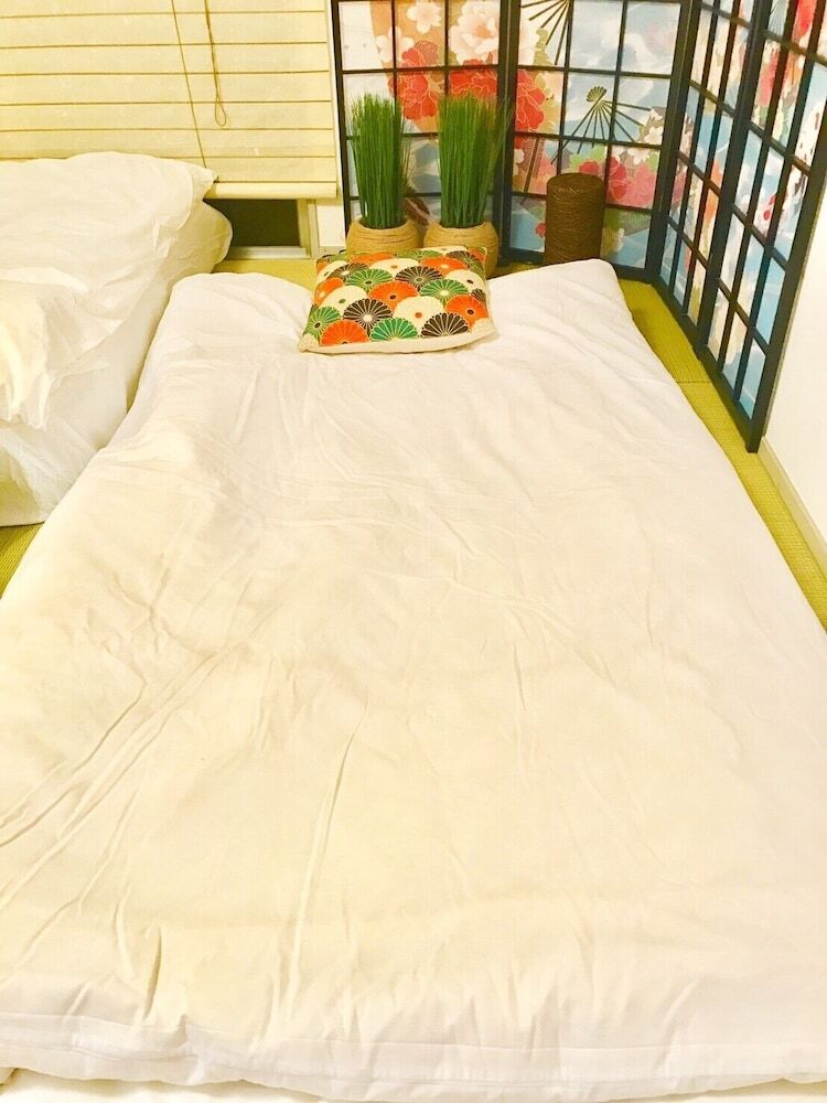 Local Hakozaki Apartment
