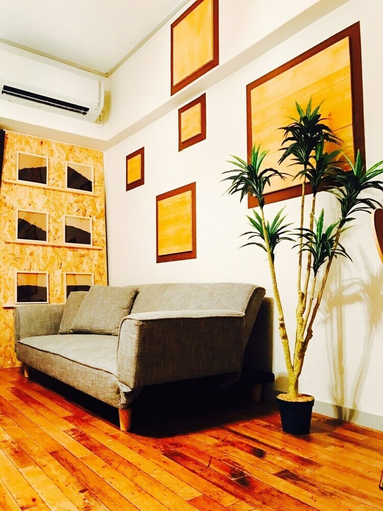 Local Hakozaki Apartment