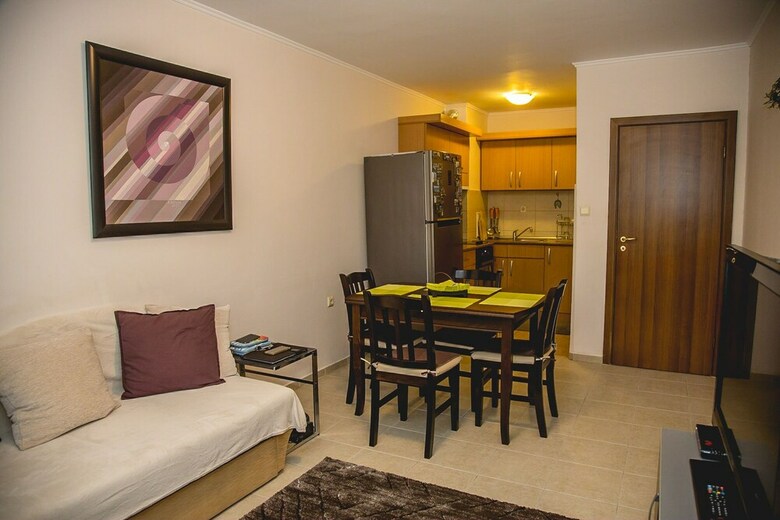 Fm Deluxe 2-bdr Apartment With Parking