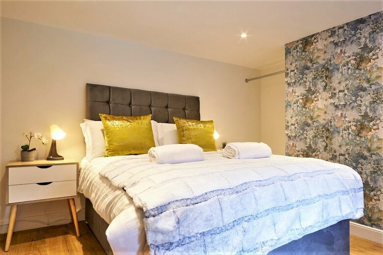 Meredith Way - Your Apartment