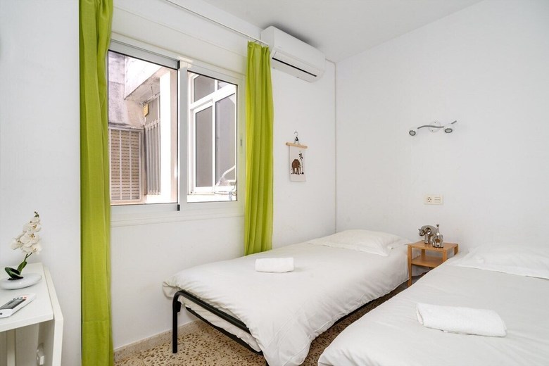 Large Apartment In Prime Location In Fuengirola Ref 98