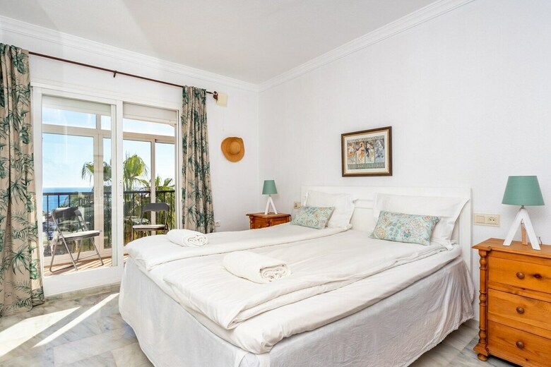 Lovely Apartment With View And Pool Ref 127