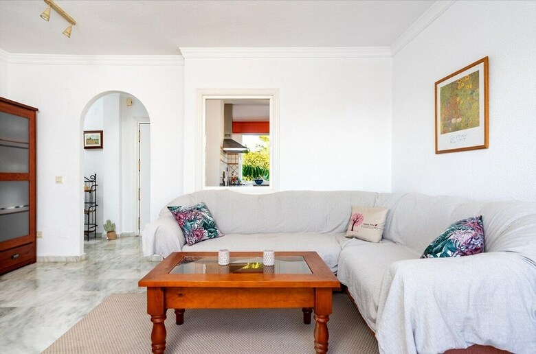Lovely Apartment With View And Pool Ref 127