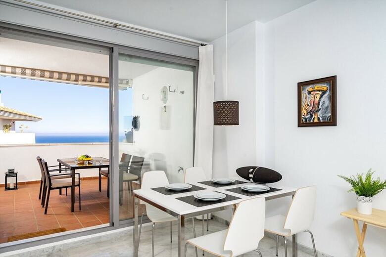 2br  Apartment With Sea View, Gym And Pool Ref 129