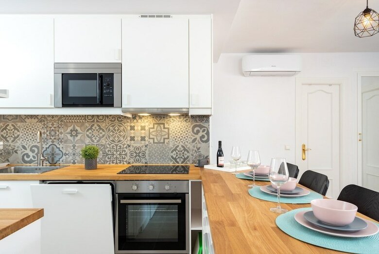 Delightful Apartment On The First Shoreline Ref 141