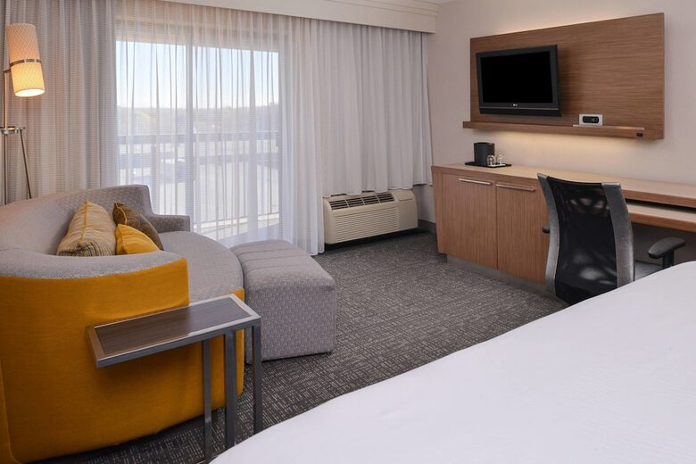Hotel Courtyard By Marriott Milwaukee Brown Deer