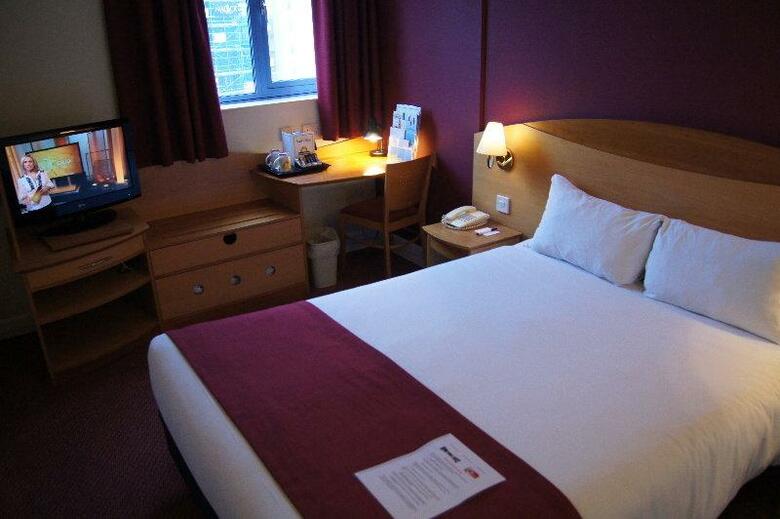 Waterloo Hub Hotel & Suites