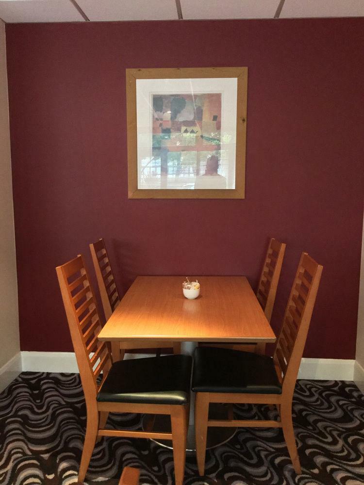Waterloo Hub Hotel & Suites
