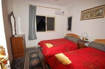 Albergue Pyramids View Inn
