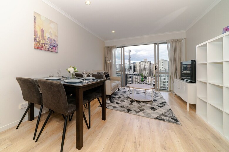 Warm & Cosy Two-bedroom Apartment In Cbd