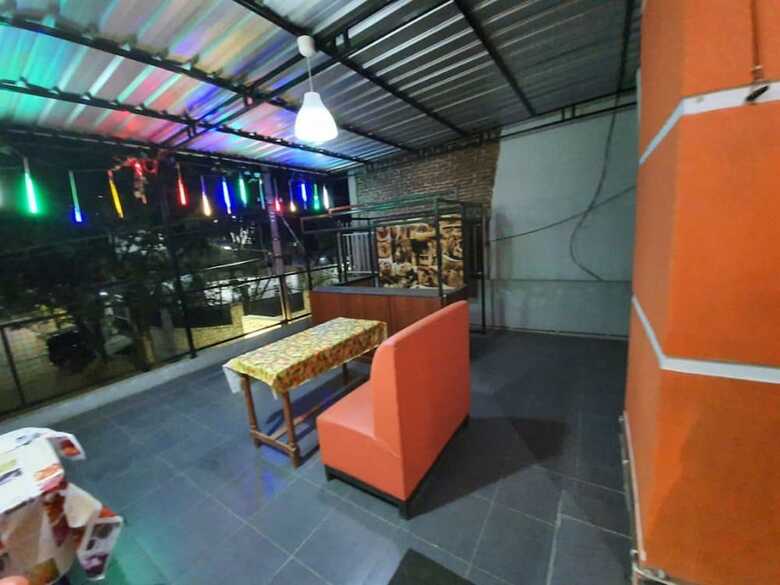 Hostal Oyo 2375 Faris Homestay