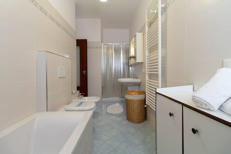 Mamma Ciccia Holiday Home - Lake Front Apartment