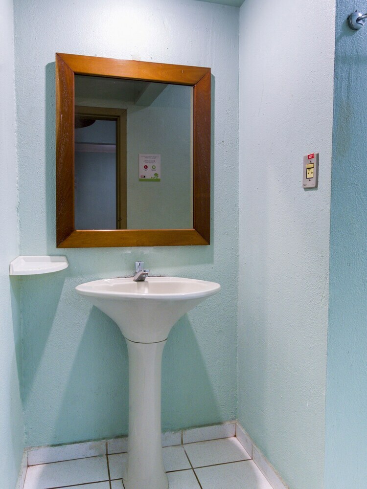 Oyo Hotel Pax Express