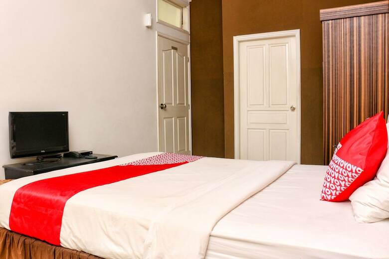 Hotel Oyo 2359 Bayfront Karnadia