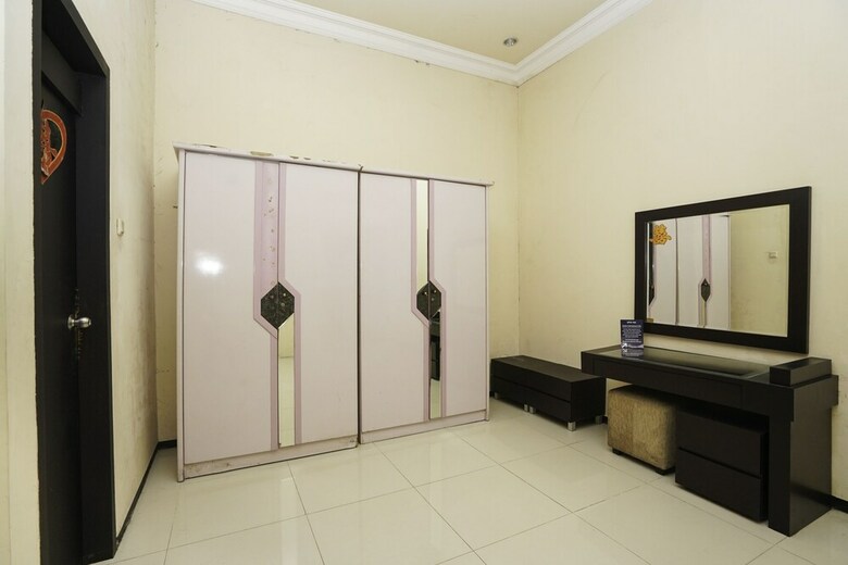 Hotel Spot On 2483 Salju Korea Residence