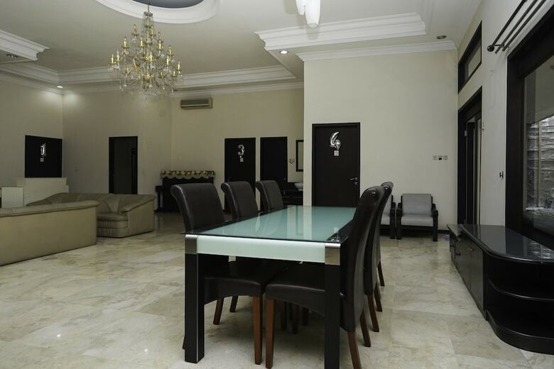 Hotel Spot On 2483 Salju Korea Residence