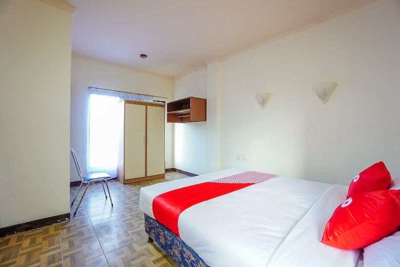 Oyo 2217 Galaxy Hotel