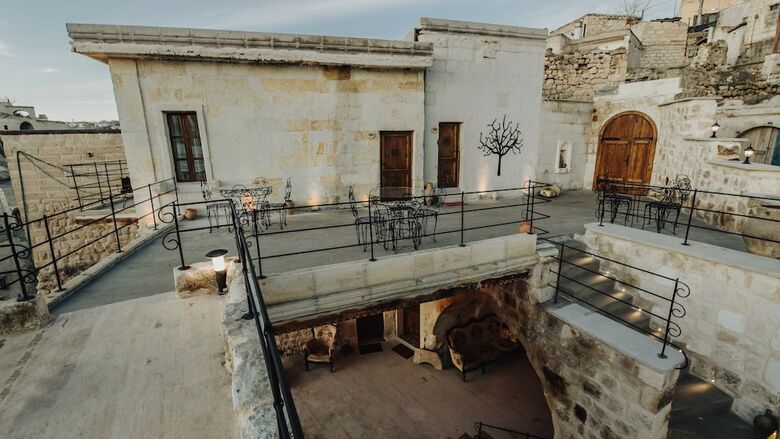 Carna Cave Hotel