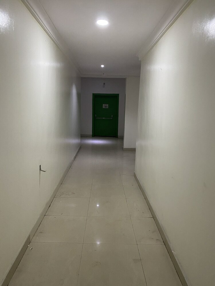 Posh Hotel And Suites