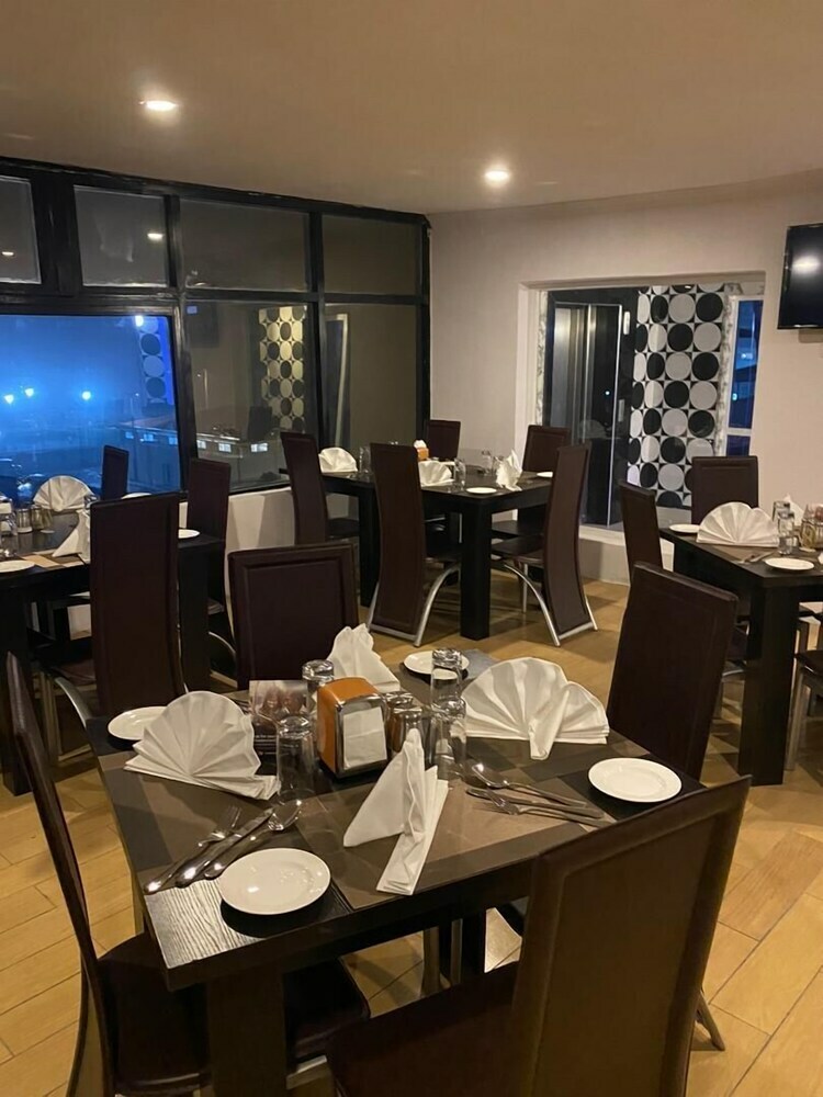 Posh Hotel And Suites