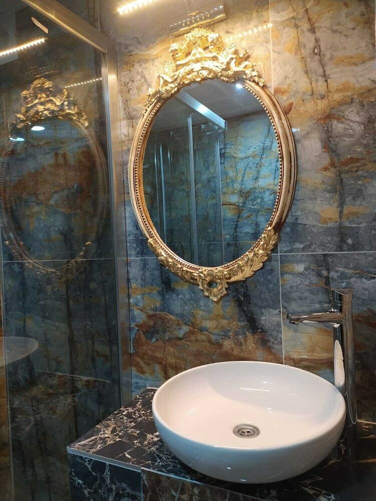 Athena Life Hotel