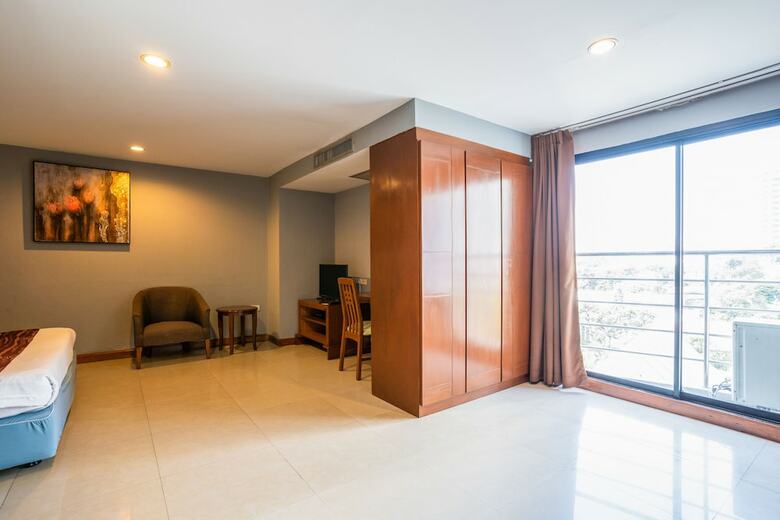 Hotel Lacuna Sukhumvit By Favstay