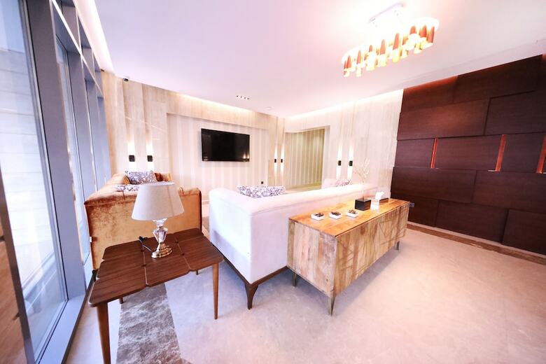 Eva Hotel