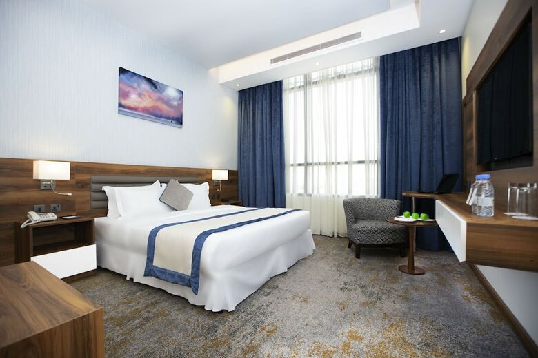 Eva Hotel