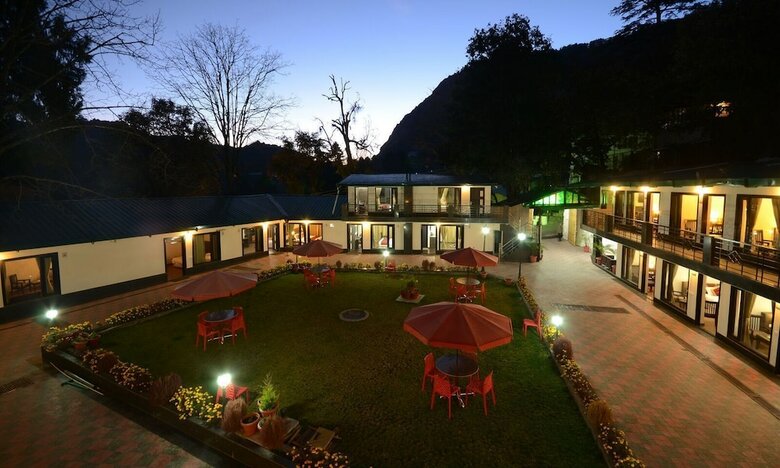 Hotel Raj Bilas Palace