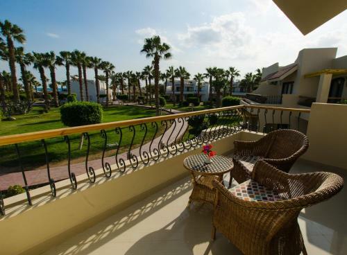 Hotel Lotus Bay Resort