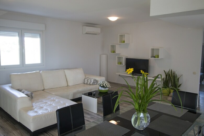 Cosy And Lovely Villa Trosti With A Pool