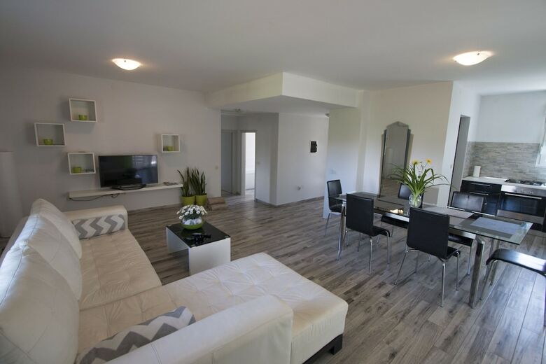 Cosy And Lovely Villa Trosti With A Pool