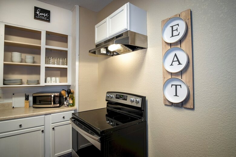 Cozy Downtown Guest House 2br/1ba Sleeps 8