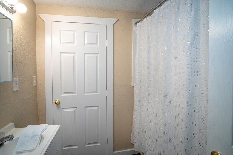Cozy Downtown Guest House 2br/1ba Sleeps 8