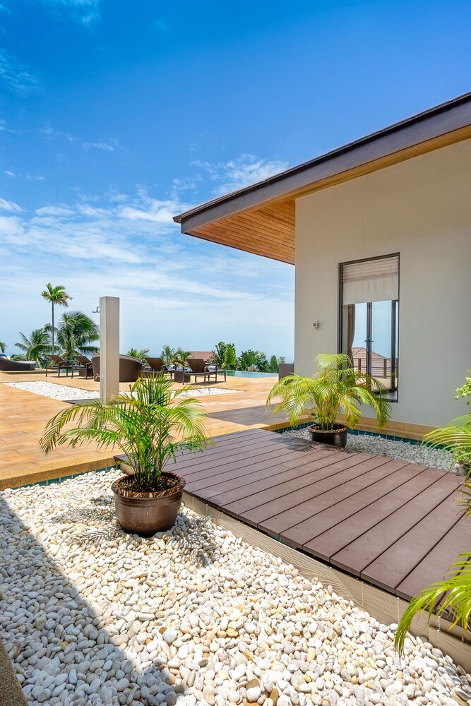 4 Bedroom Sea View Villa Bubbles