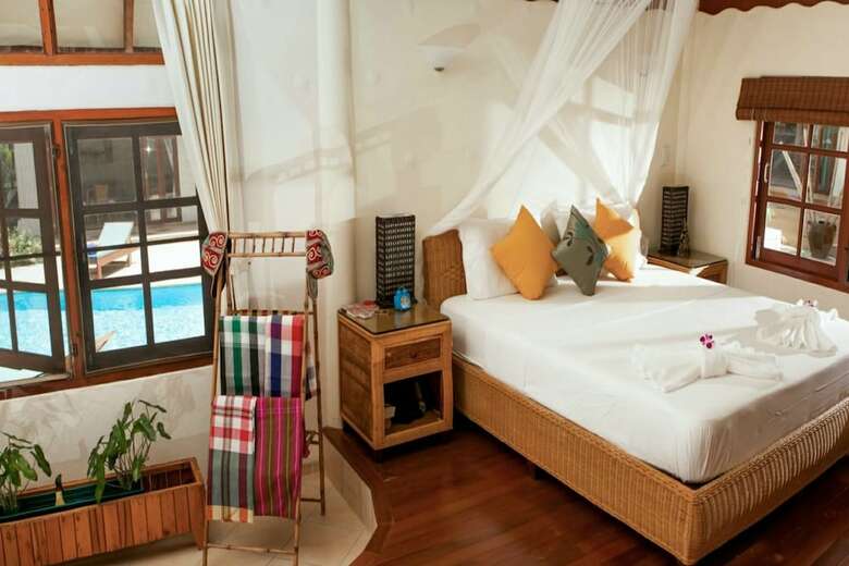 5 Bedroom Sea Breeze Villa