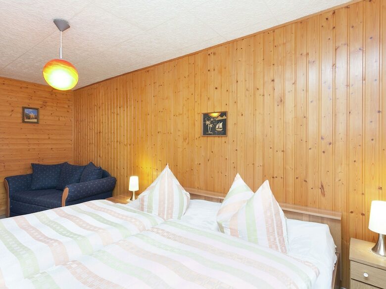Gorgeous Holiday Home In Altenfeld Thuringia With Parking