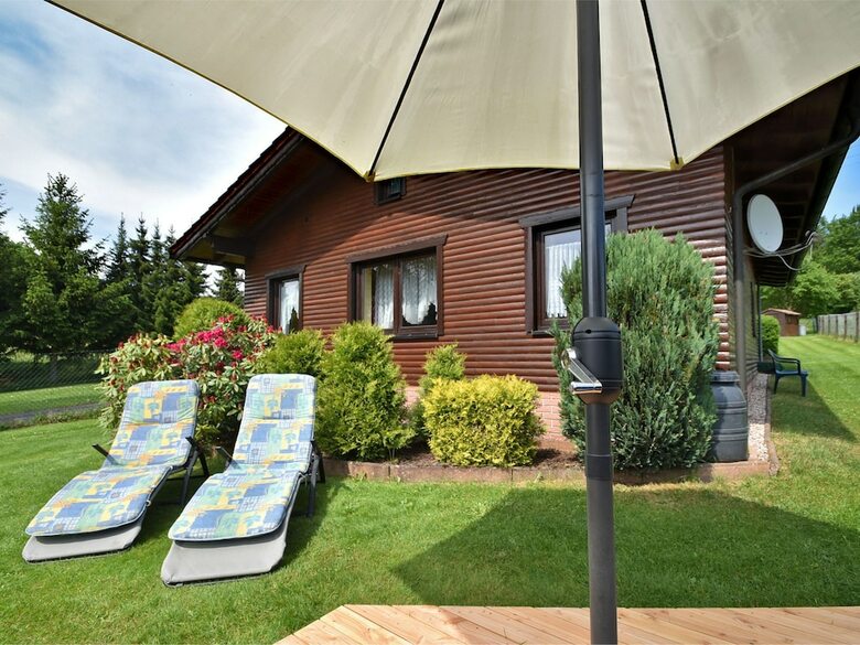 Gorgeous Holiday Home In Altenfeld Thuringia With Parking