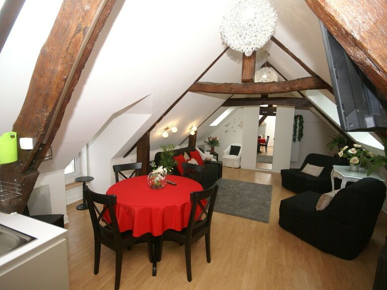 Apartamento Spacious, Modernised Accommodation Right In The Centre Of Bayeux