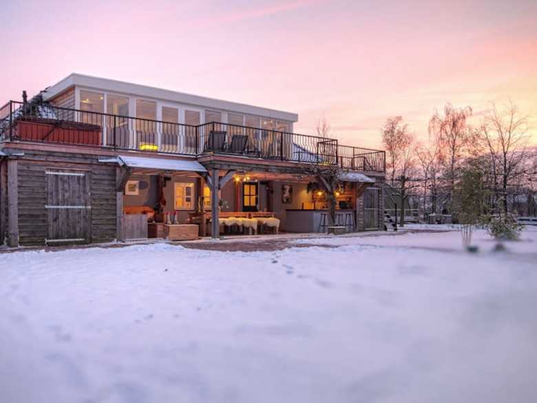 Lush Holiday Home In Oeffelt With 2 Saunas & Jacuzzis