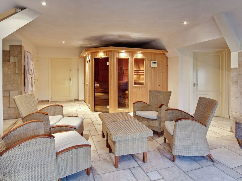 Lush Holiday Home In Oeffelt With 2 Saunas & Jacuzzis