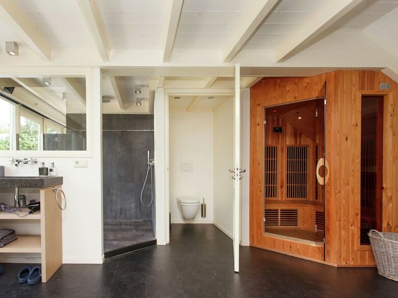Lush Holiday Home In Oeffelt With 2 Saunas & Jacuzzis