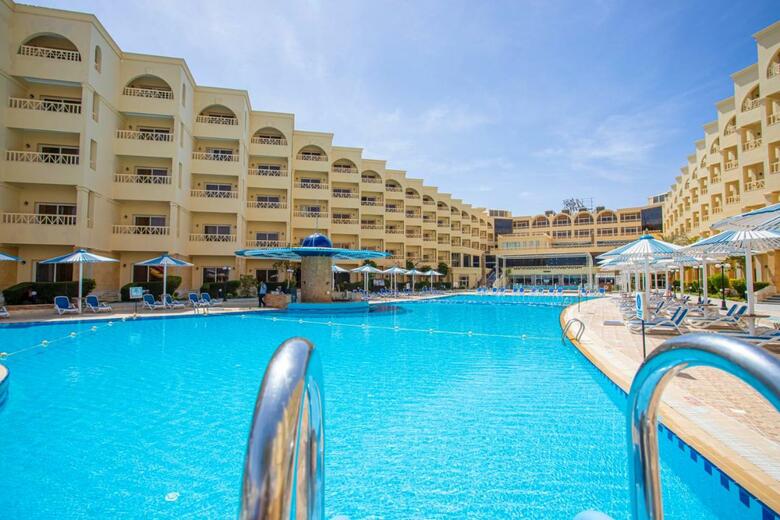 Amc Royal Hotel
