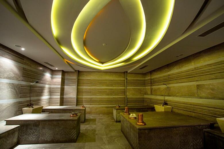 Amc Royal Hotel