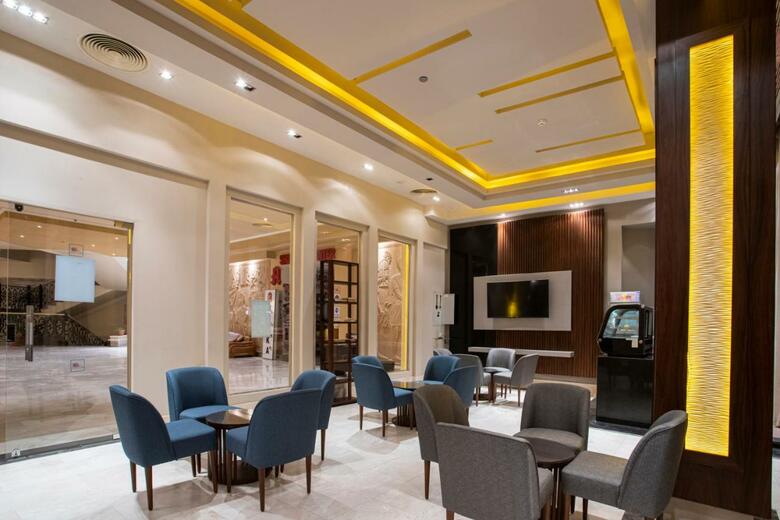 Amc Royal Hotel
