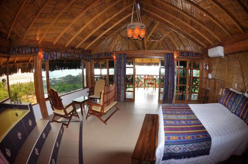 Hotel Azuluna Ecolodge
