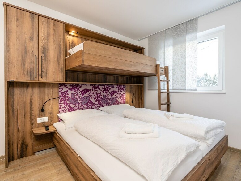 Cozy Apartment In Neukirchen Am Gro�venediger With Terrace