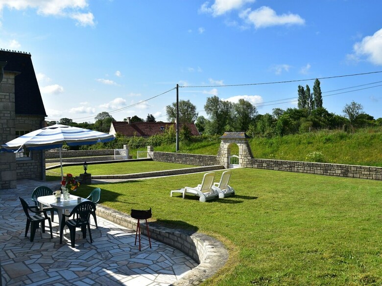 Quaint Holiday Home With Large Garden In Colomby