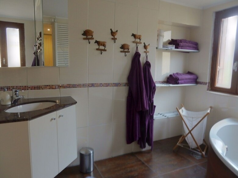 Spacious Holiday Home With Sauna In Celles-sur-plaine