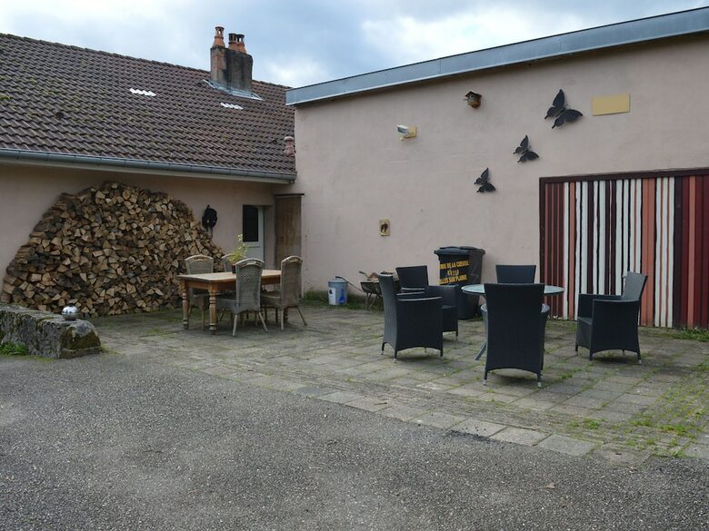 Spacious Holiday Home With Sauna In Celles-sur-plaine